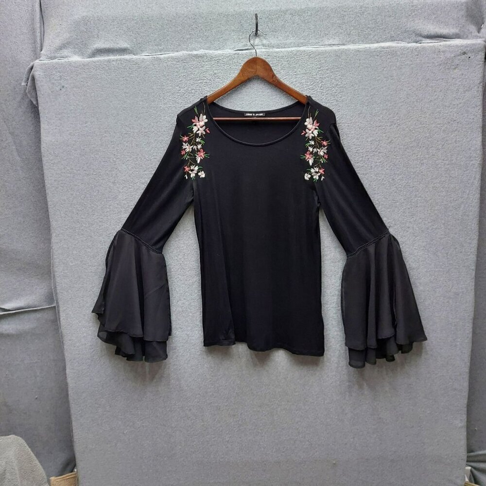 Black‎ Bell Sleeve Top With Floral Embroidery Lightweight & Stretchy L/G Cable &
